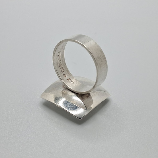 Sormus, hopeaa v. 1971