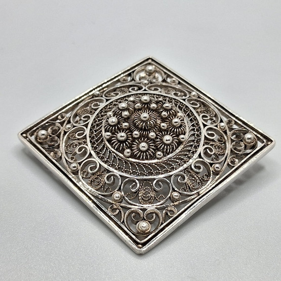 Rintakoru, design Risto Aho, hopeaa v. 1965