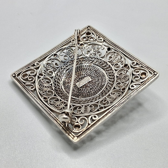 Rintakoru, design Risto Aho, hopeaa v. 1965