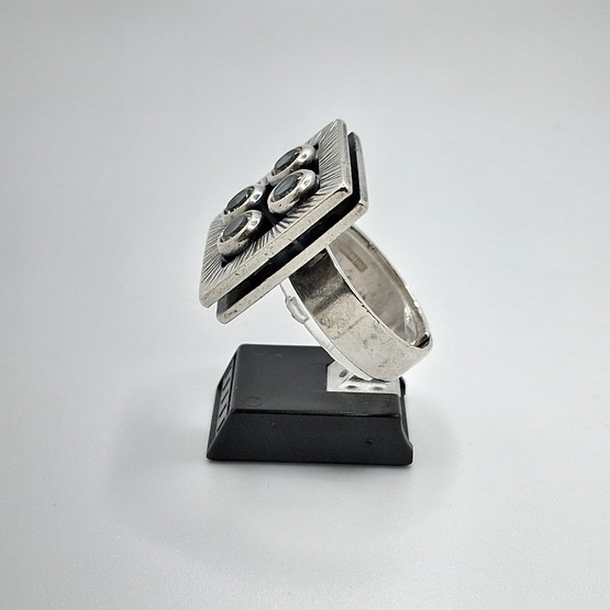 Sormus, design Elis Kauppi, hopeaa v. 1970