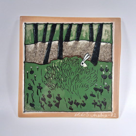 Koristelaatta, Jänis pensaassa, Arabia, Heljä Liukko-Sundström -82