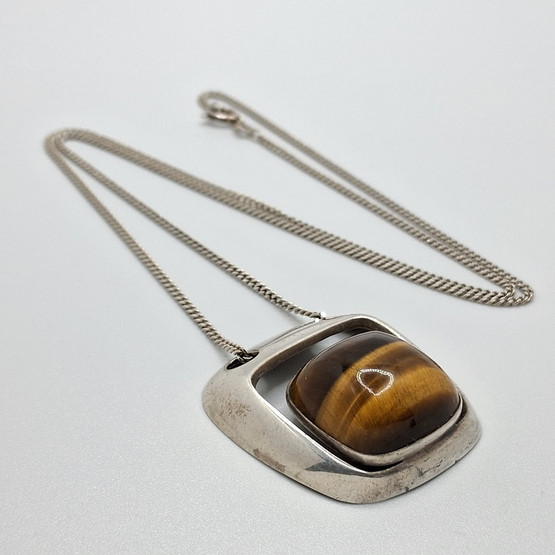 Kaulakoru, Granit & Co, hopeaa v. 1961