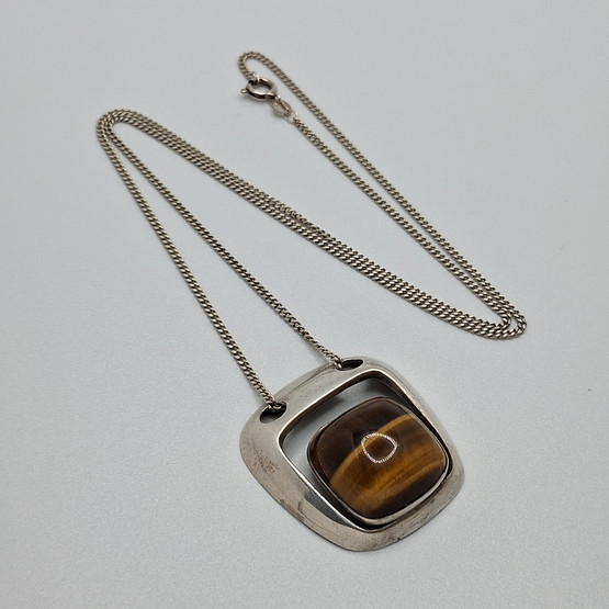 Kaulakoru, Granit & Co, hopeaa v. 1961