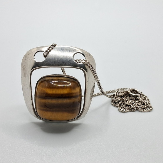 Kaulakoru, Granit & Co, hopeaa v. 1961