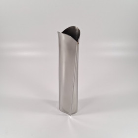 Metallivaasi, design Tapio Wirkkala