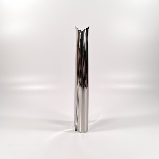 Metallivaasi, design Tapio Wirkkala