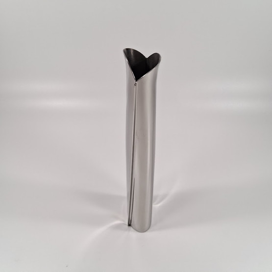 Metallivaasi, design Tapio Wirkkala