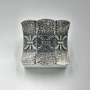 Rintakoru/riipus, design Elis Kauppi, Kupittaan Kulta