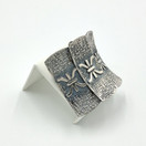 Rintakoru/riipus, design Elis Kauppi, Kupittaan Kulta