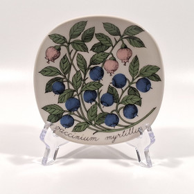 Seinälautanen, Mustikka, Arabia, design Esteri Tomula