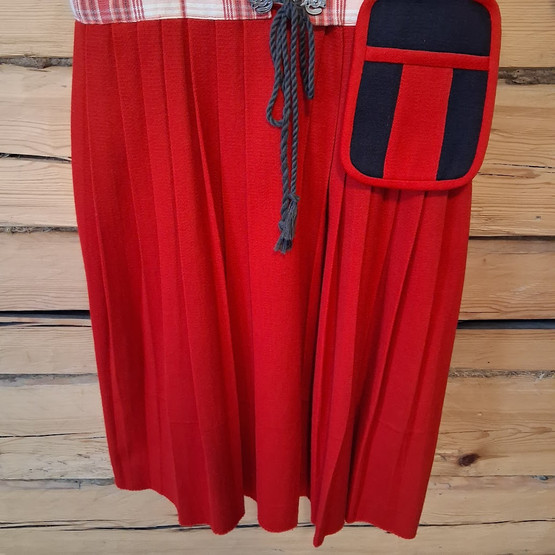 Kansallispuku, Häme, tyttöjen