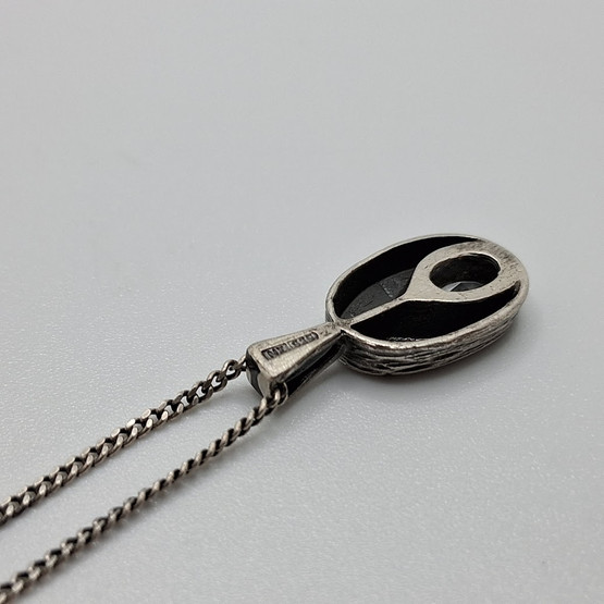 Kaulakoru, design Karl Laine, hopeaa