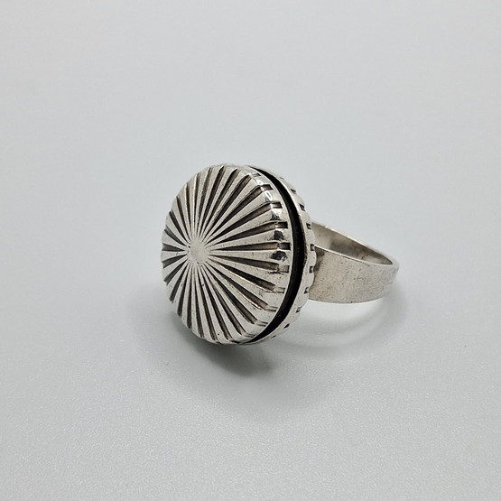 Sormus, E. Granit, Design jewellery, hopeaa