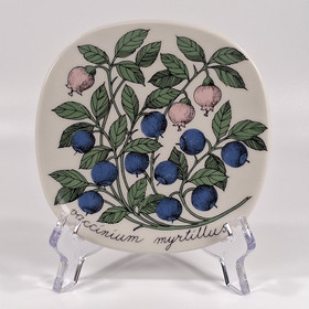 Wall plate, Blueberry, Arabia, design Esteri Tomula