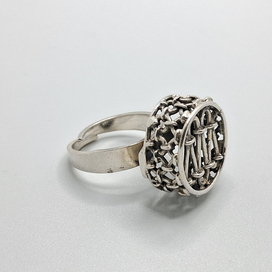 Sormus, Turun Hopea, design Pentti Sarpaneva, hopeaa
