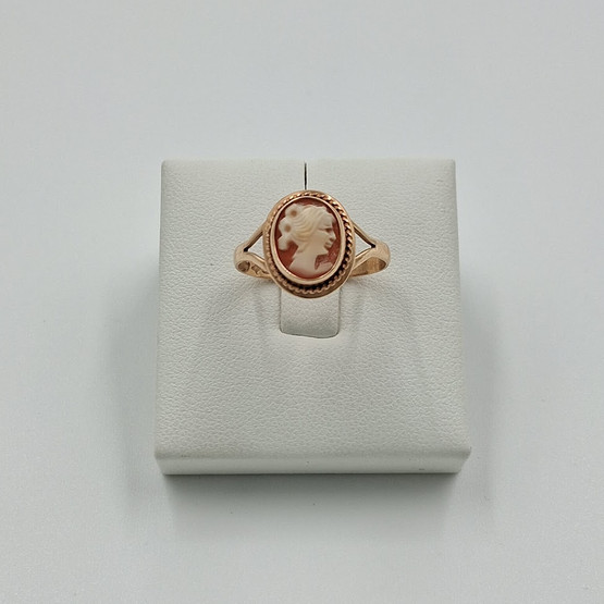 Camee sormus, 14k kultaa, vuodelta 1984