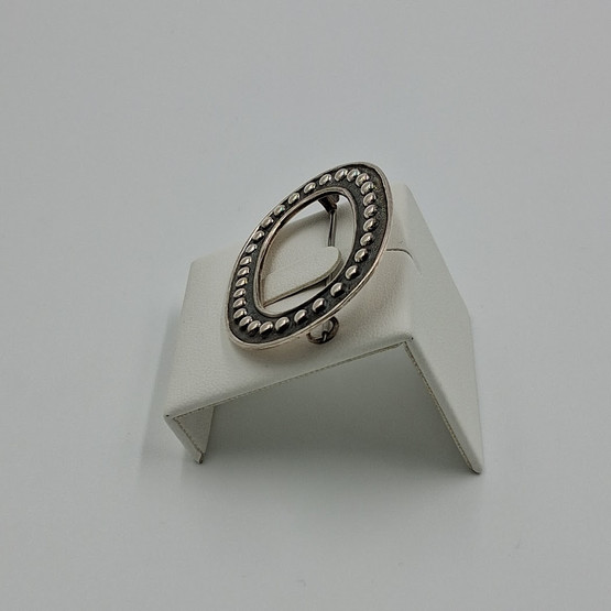 Rintakoru, design Holger Lindström, Kalevala Koru