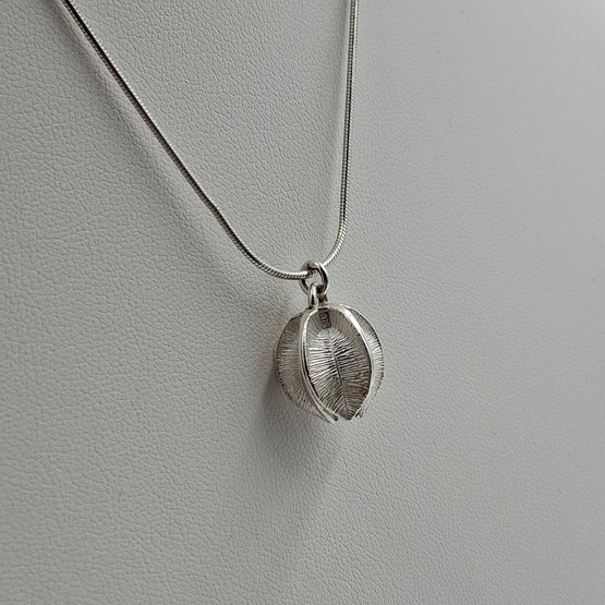 Kaulakoru, Lumikukka, Kalevala Koru, hopeaa