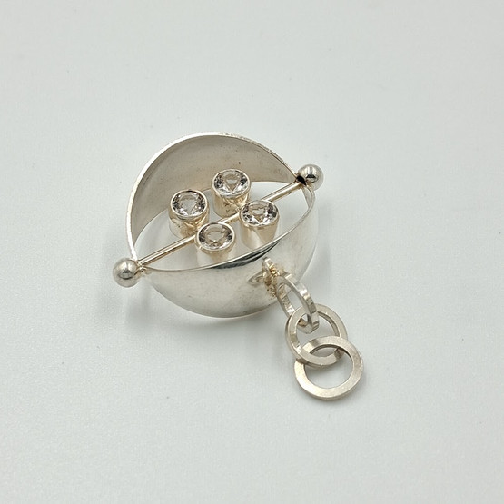 Riipus, design Elis Kauppi, hopeaa