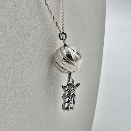Kaulakoru, Neitsyt Marian monogrammi, Kalevala Koru, hopeaa