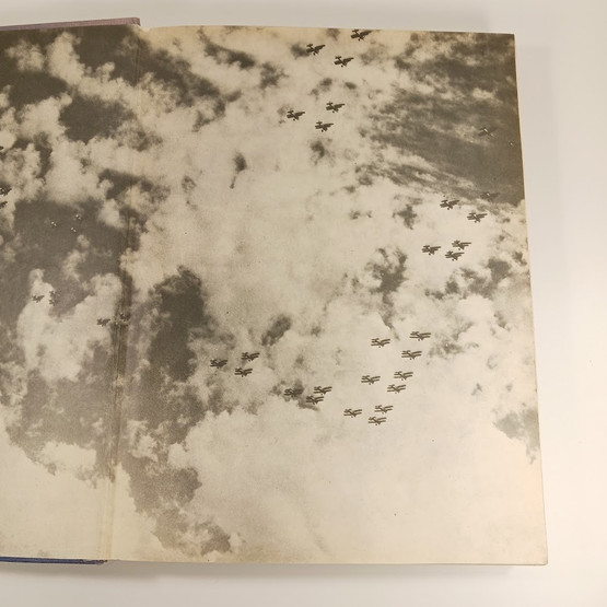 Kirja, Ilmapuolustus sanoin ja kuvin v. 1937