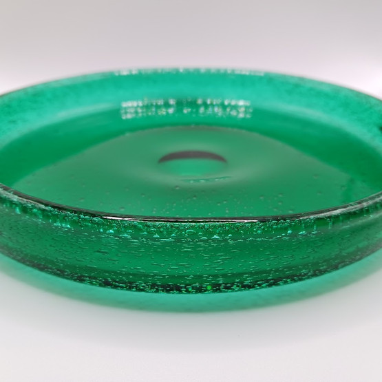 Tarjoilulautanen, sign. Arne von Jutrem