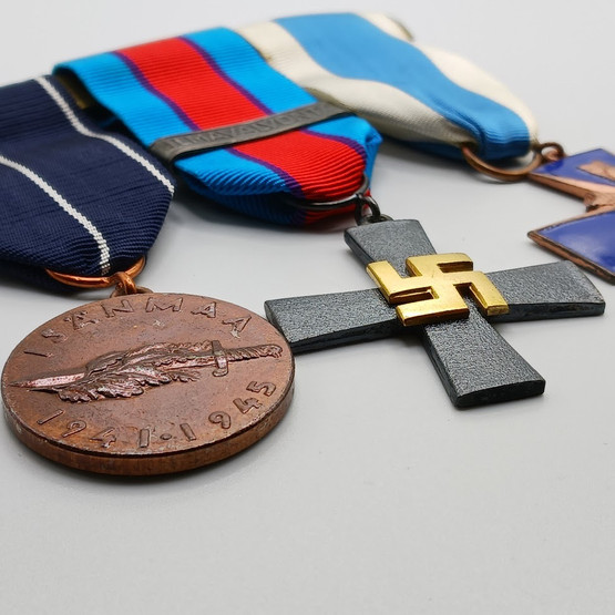 Mitaliripa, Ilmavoimien muistoristi Ilmavalvonta-soljella