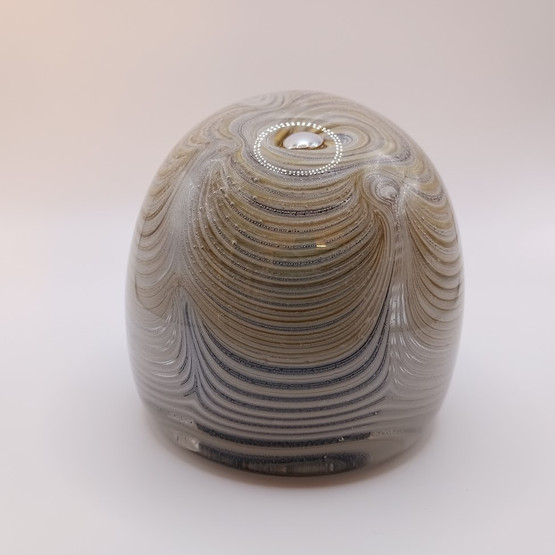 Taidelasi, sign. Oiva Toikka