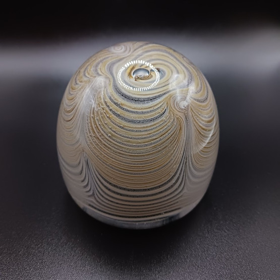 Taidelasi, sign. Oiva Toikka