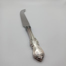 Juustoveitsi, Romantiikka