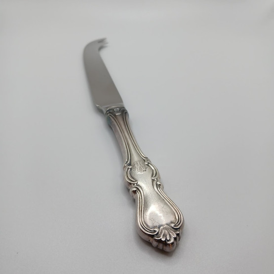 Juustoveitsi, Romantiikka