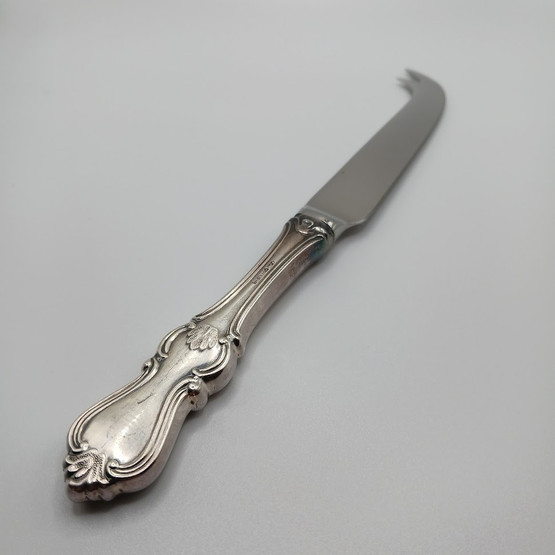 Juustoveitsi, Romantiikka