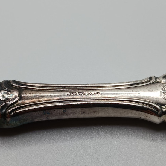 Juustoveitsi, Romantiikka