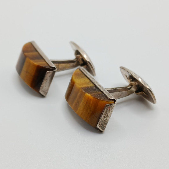 Kalvosinnapit, hopeaa