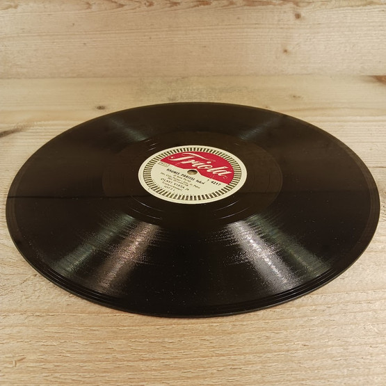 Savikiekko, Triola, Olavi Virta