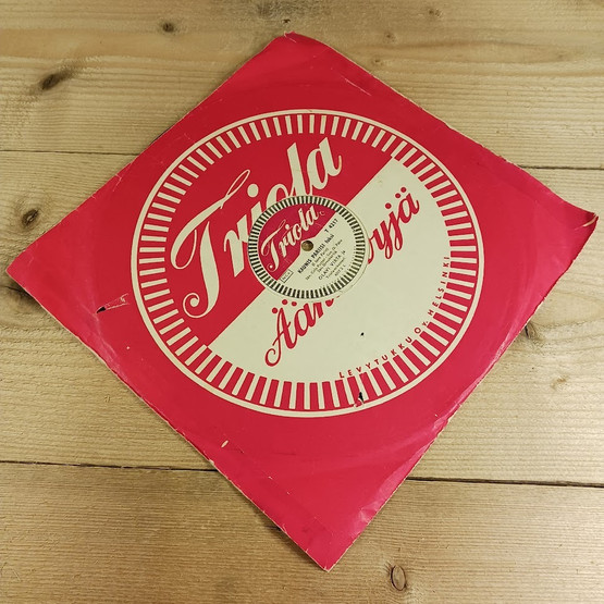 Savikiekko, Triola, Olavi Virta