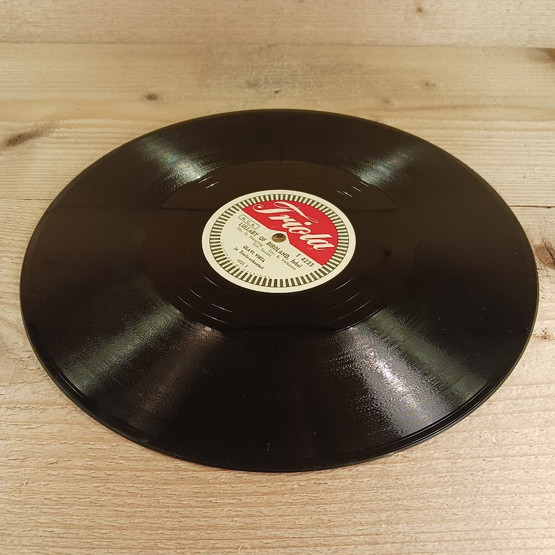 Savikiekko, Triola, Olavi Virta