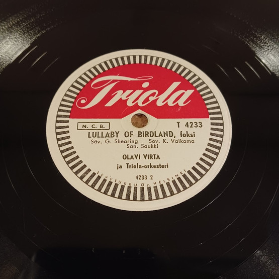Savikiekko, Triola, Olavi Virta