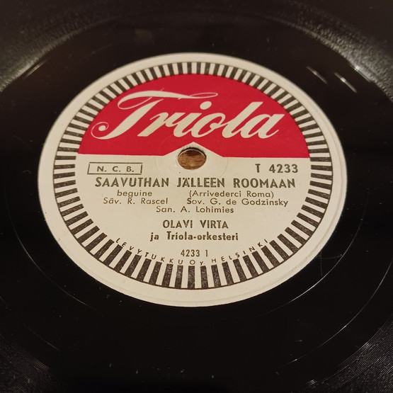 Savikiekko, Triola, Olavi Virta