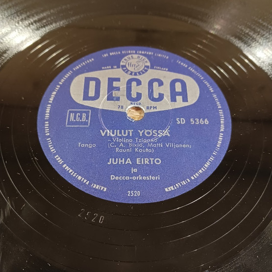 Savikiekko, Decca, Juha Eirto