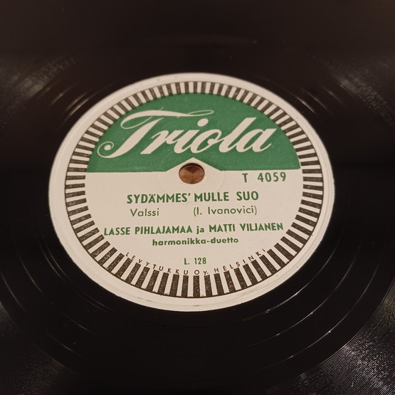 Savikiekko, Triola, Lasse Pihlajamaa & Matti Viljanen