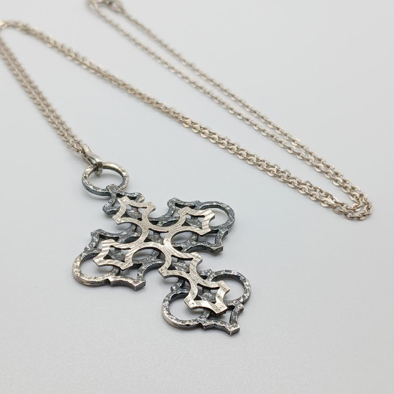 Kaulakoru, hopeaa, design Martti Viikinniemi