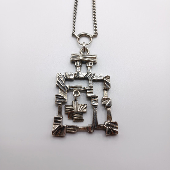 Kaulakoru, hopeaa, design Pentti Sarpaneva