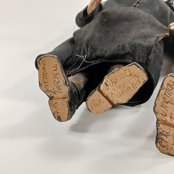 Nukkepariskunta, valmistaja jääkärikapteeni Alex Rounemaa