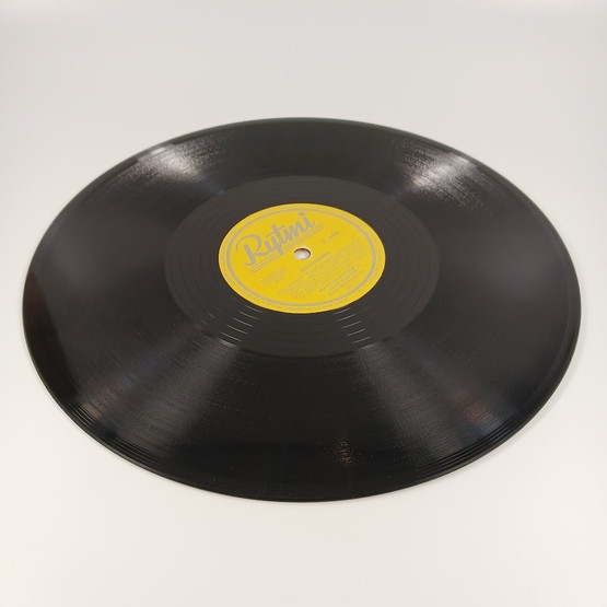 Savikiekko, Rytmi: Matti Louhivuori, Lasse Kuusela, Taito Vainio