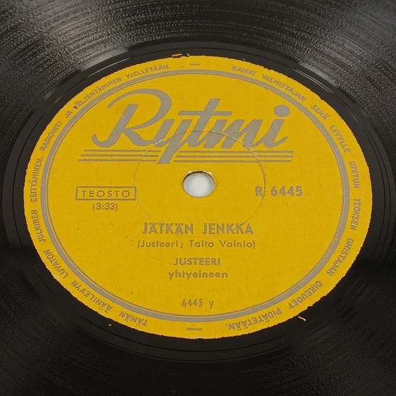 Savikiekko, Rytmi: Matti Louhivuori, Lasse Kuusela, Taito Vainio