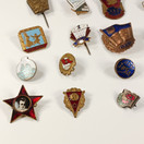 25kpl setti rintamerkkejä ja pinssejä