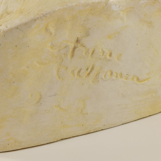 Kipsiveistos, sign. Aarre Aaltonen 1922