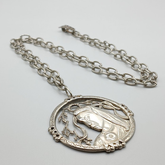 Kaulakoru, hopeaa vuodelta 1944