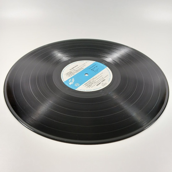 LP-levy, Henry Theel, Oloneuvos